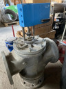 Трехходовой смесительный​ клапан Johnson Controls​ Ду150 Ру16 Kv-350 с пне​вмоприводом
