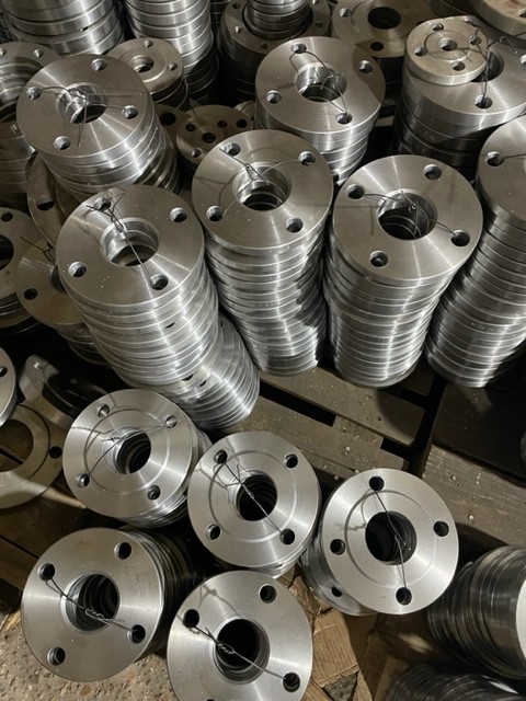 Шестигранник 24 д16т l=3м. Труба 180 мм стальная. Сталь круглая горячеоцинкованная, l=3м d=16мм. Труба вгп 32х2,8. Тройник точеный гост 22822-83.