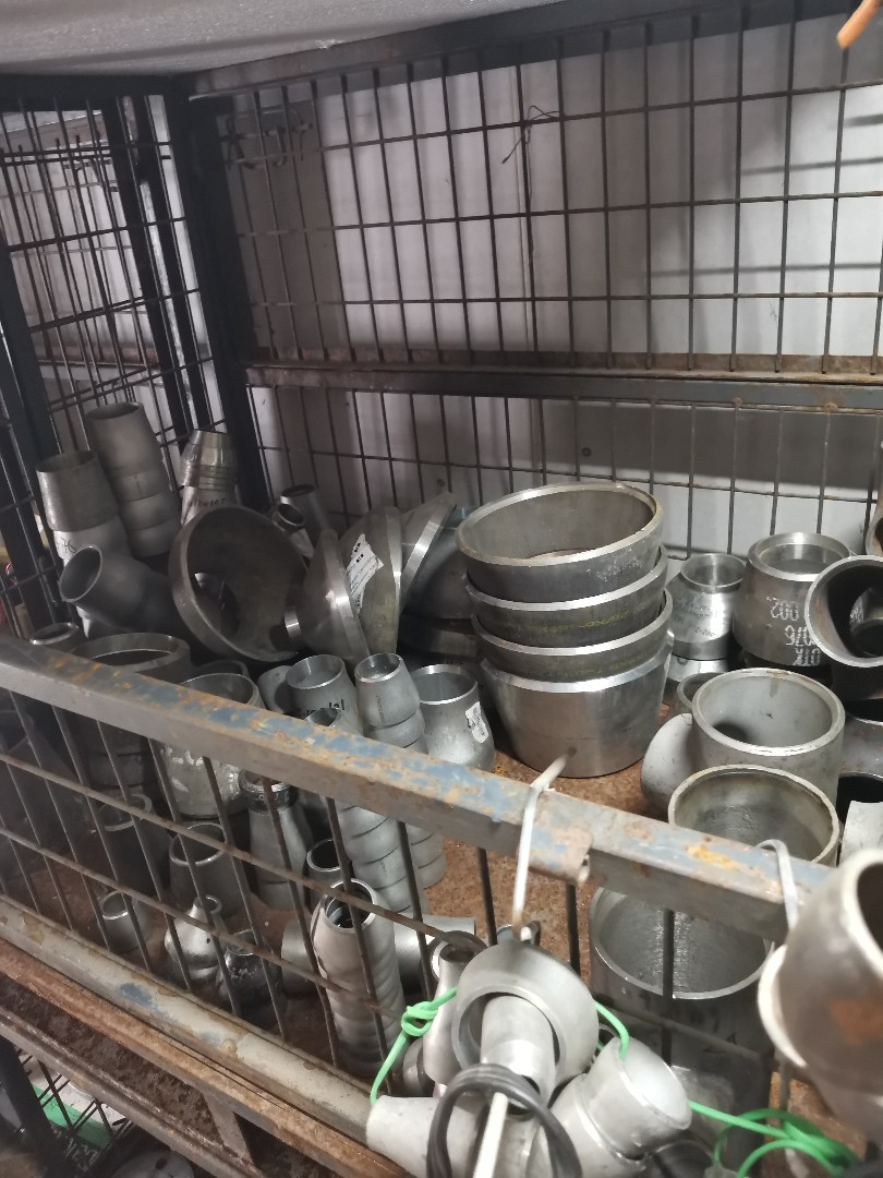 Продам тройники, отводы, фланцы ст 20 и нж