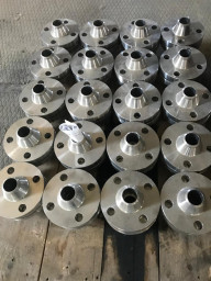 Продам стальные и нержавеющие фланцы, заглушки фланцевые и поворотные, крепёж, кольца.