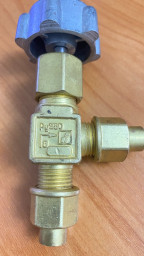 Продам  клапаны (вентили) запорные угловые манометровые КС7155    Ду6, Ру250 -6 штук