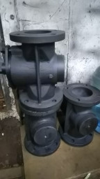 Предлагаем КРАНЫ БИТУМНЫЕ  проходные 11ч8бк ,чугунные 2х и 3х ходовые с паровым обогревом