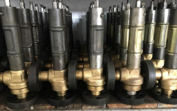 Куплю  Клапан запорный угловой УФ23032-010-07 22нж69нж ДУ10РУ400