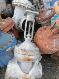 ПРОДАМ ЗАДВИЖКИ ДУ200РУ100 ПОД ПРИВАРКУ
