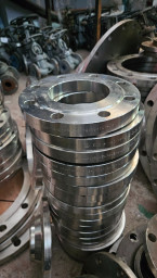 Продам фланцы 12х18н10т Ру16 Ду32 8шт.Ду50 20шт.Ду80 15шт.Ду100 30шт.