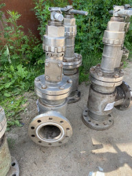 Клапан нержавеющий сильфонный угловой фланцевый.