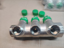 Коллектор с регулирующими клапанами 3 выхода под плоское уплотнение НР, межос. расст. между вых. 36