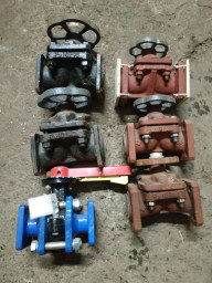 Клапан (вентиль) запорный чугунный футерованный фторопластом Ру 10 Ду 32/40. 15ч75п2.