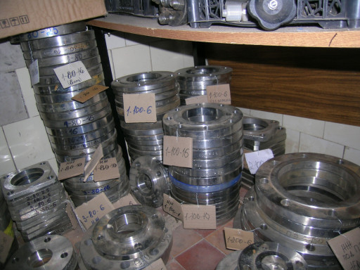 нержавейка фланцы и отводы, тройники, шпильки, болты