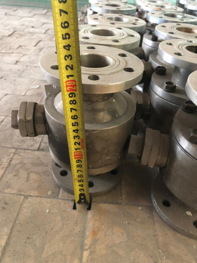 Продам кран  фланцевый н​ерж. (12х18н10т)