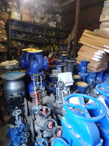 Задвижки . фланцы . отво​ды. вентиля. фитинги. кл​апана