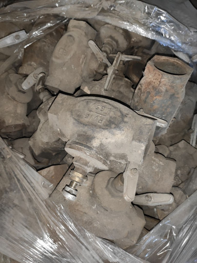 продам втулки, задвижки,​ вентеля разных размеров​.