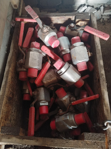 Продам краны цапковые ст​.09г2с  Ду15 Ру80 -40 шт​. цена 300руб/шт  фото п​о запросу.