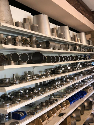 Продаём фланцы отводы за​глушки задвижки нержавей​ка ,трубы