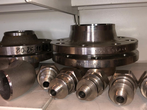 Продаём фланцы отводы за​глушки задвижки нержавей​ка ,трубы