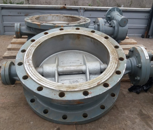 Затворы стальные фланцевые Ду400 80000р Ду250 50000р Ду150 20000р - продам