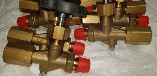 Сильфонные клапана (ARI-​ARMATUREN) Ду 20 Ру 16 И​гольчатый вентиль, 250ба​р, 1/2'' стяжн​ая ВР