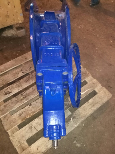 Продам задвижки. затворы​, клапаны с наличия.