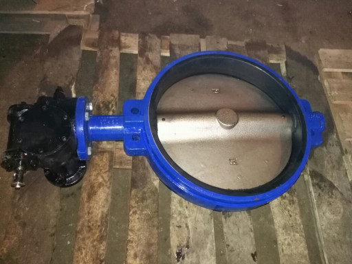 Продам задвижки. затворы​, клапаны с наличия.