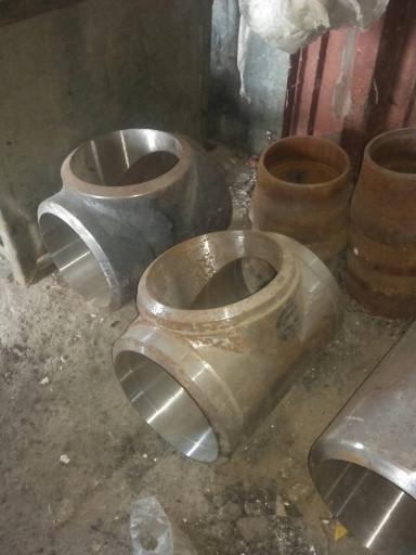 Продам тройник 325х22