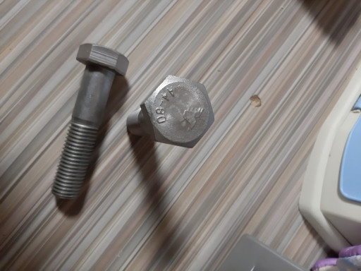 Болт нержавеющий