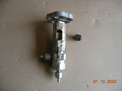 Клапан 13нж24ст (вентиль К23134) Ду4, Ру400 запорный угловой ниппельный («ПЗТА», г. Пенза).