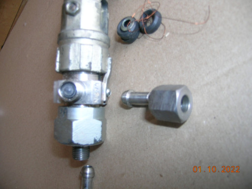 Клапан 13нж24ст (вентиль К23134) Ду6, Ру400 запорный угловой ниппельный («ПЗТА», г. Пенза).