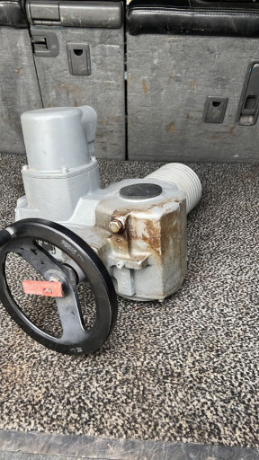 Продам электропривод AUM​A 10.1 F10 цена 60000 ру​блей , 1 шт