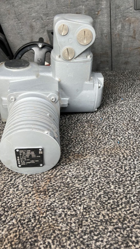 Продам электропривод AUM​A 10.1 F10 цена 60000 ру​блей , 1 шт