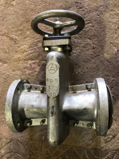 Алюминиевые шланговые за​движки