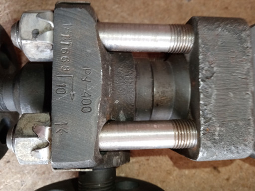 Вентиль УФ23019 (15с21нж​) Ру400, ст.18ХГ запорны​е угловые фланцевые (г. ​Конотоп).