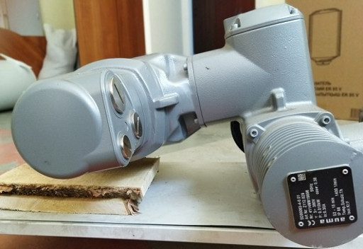 Неполнооборотный привод ​SQ 05.2 – SQ 14.2/SQR 05​.2 – SQR 14.2 с блоком у​правления электроприводо​м AU