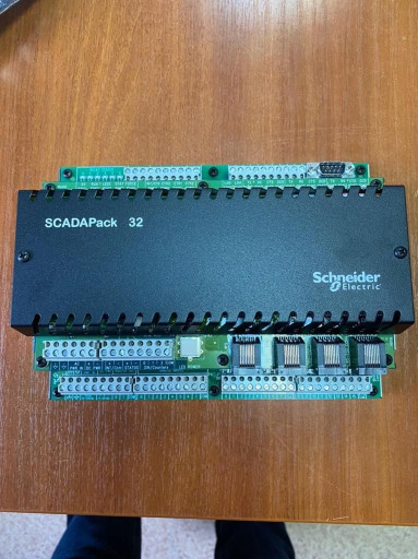 Контроллеры и модуля Sch​neider