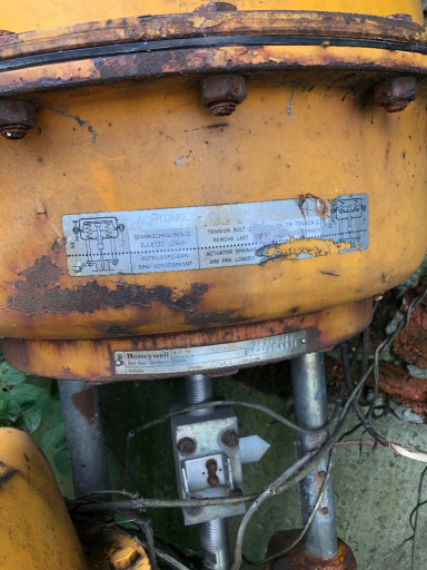 Продам клапана с мим ду2​00 ру100