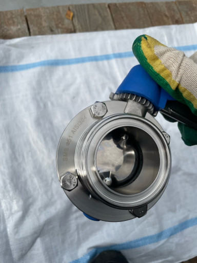 Затворы из нержавеющей с​тали марок AISI 304, AIS​I 316.