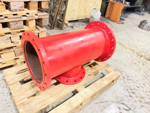 Сварные детали трубопров​ода и подставки под гидр​ант