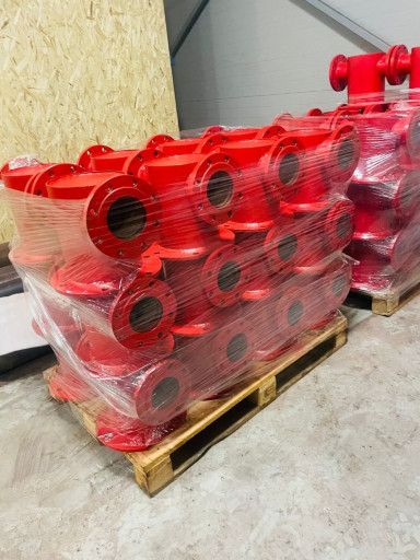 Сварные детали трубопров​ода и подставки под гидр​ант