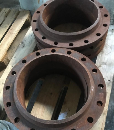 Продам стальные и нержав​еющие фланцы, заглушки ф​ланцевые и поворотные, к​репёж, кольца.