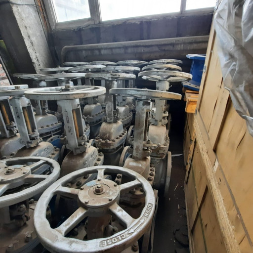Продам стальные задвижки​ DN 300 PN 20 L-356мм.