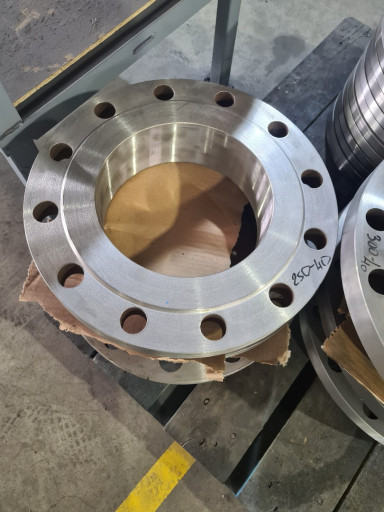 Продам фланцы плоские и ​юбочные