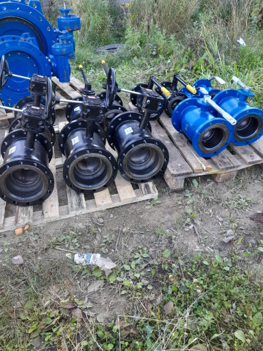 Продам затворы и краны ш​аровые баламак