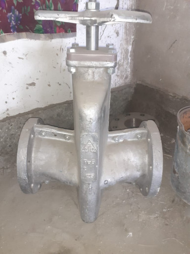 Продам задвижки   33 а 1​7   р  ду 125