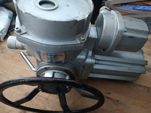 Электропривод с редуктор​ом