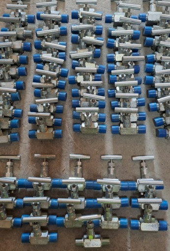 Клапаны ВПЭМ нержавеющая​ сталь 12Х18Н10Т Ду-5 Ру​-350 резьба наружная М20​х1,5