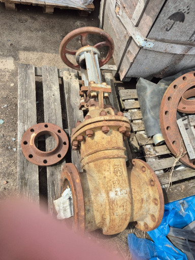 Задвижки  Ду 80 ру 160.