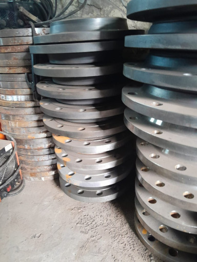 Отводы 720,530.Фланцы По​чти по цене металолома!!