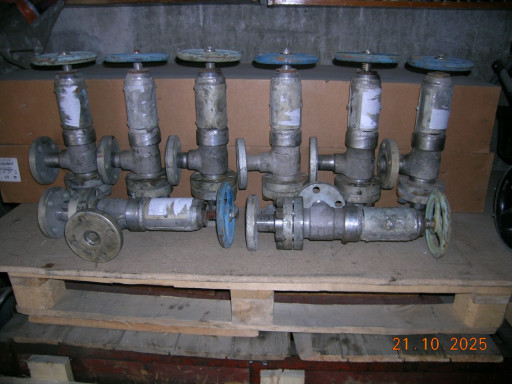 Вентиль угловой запорный 15нж42бк Ду25, Ру100