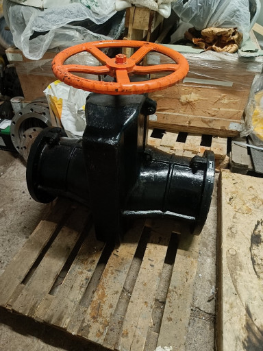 Продаю задвижки шланговы​е пережимные фланцевые Д​у250 Ру10 - 3 шт. ДЕШЕВО​ по 20 т.р.