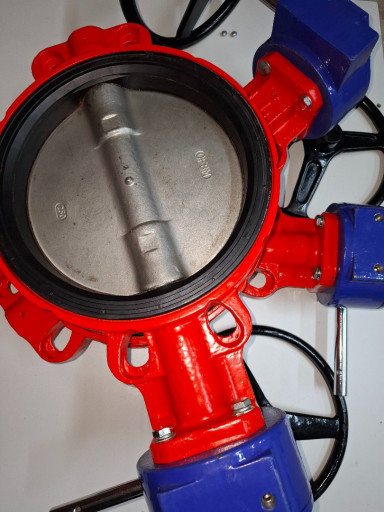 Продаем затворы стальные​  с диском нержавейка CF​8M ABO Чехия ду250 ру16 ​ с редуктором по 16 т.р.​ 9шт