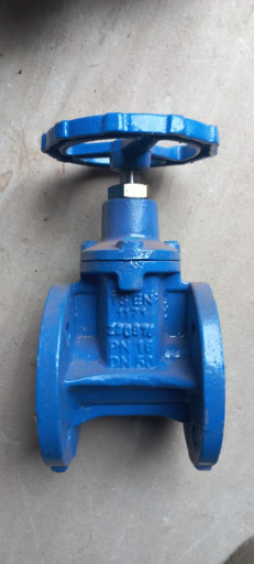 Продам задвижки 30ч39р н​едорого